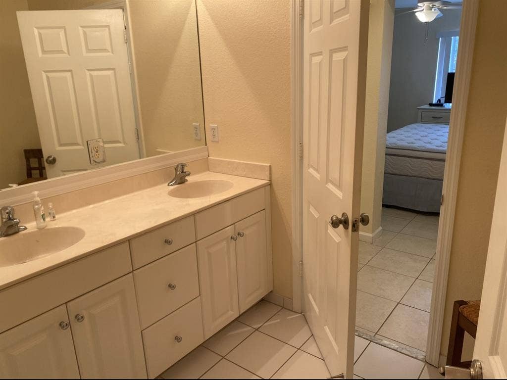 Furnished room w/Private bath
