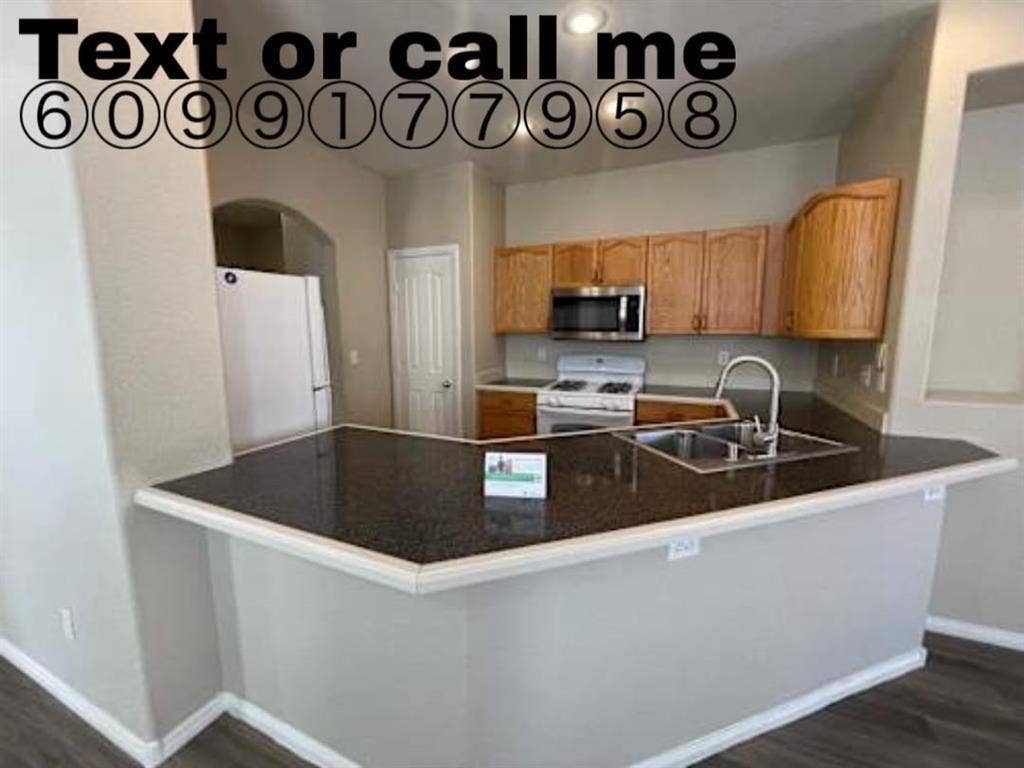 Private room for immediate move In