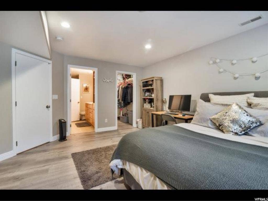Looking for flat mate.