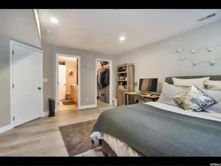 Looking for flat mate.
