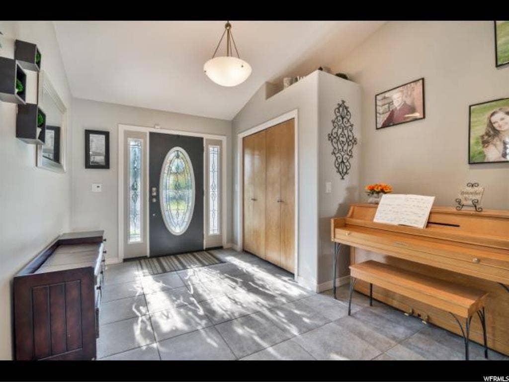 Looking for flat mate.