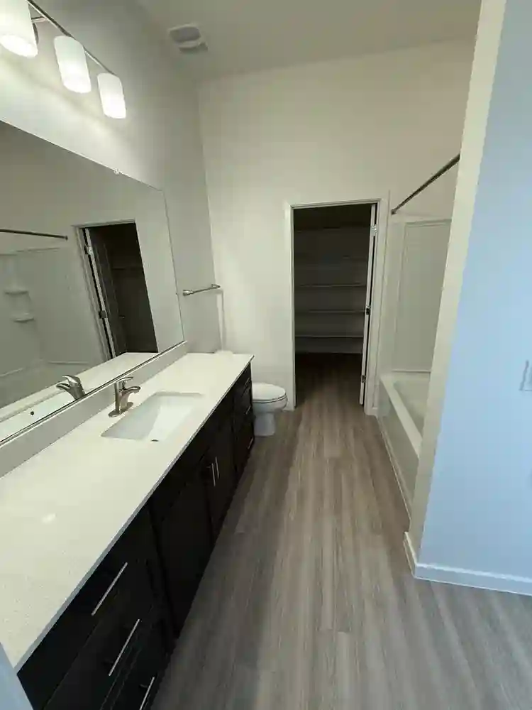 Private Bedroom and Bathroom in 2x2