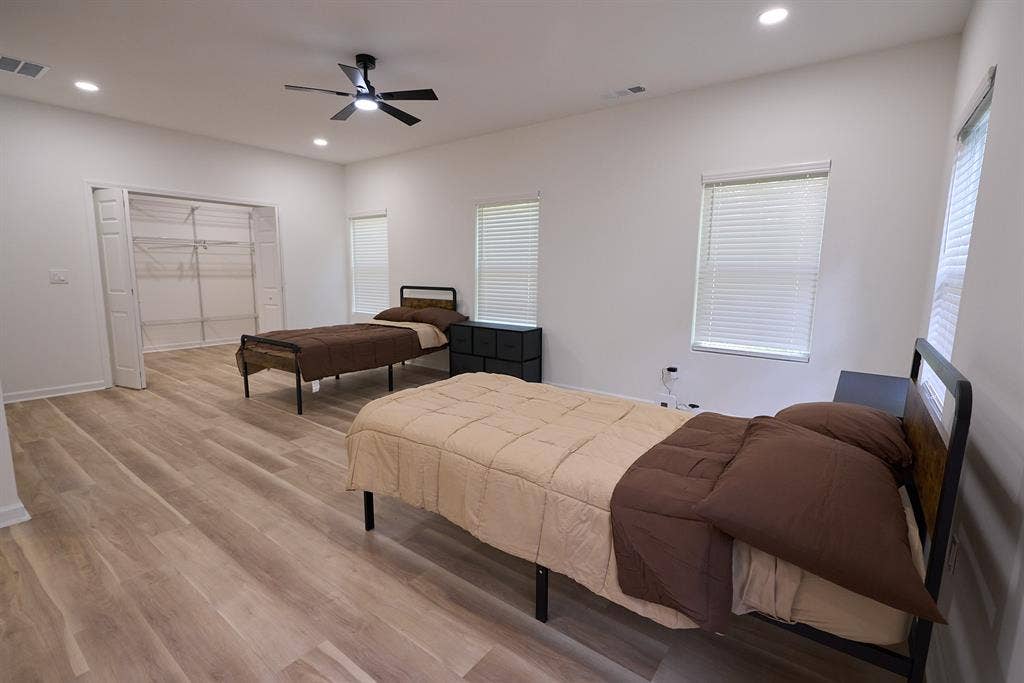 6 BR in Decatur