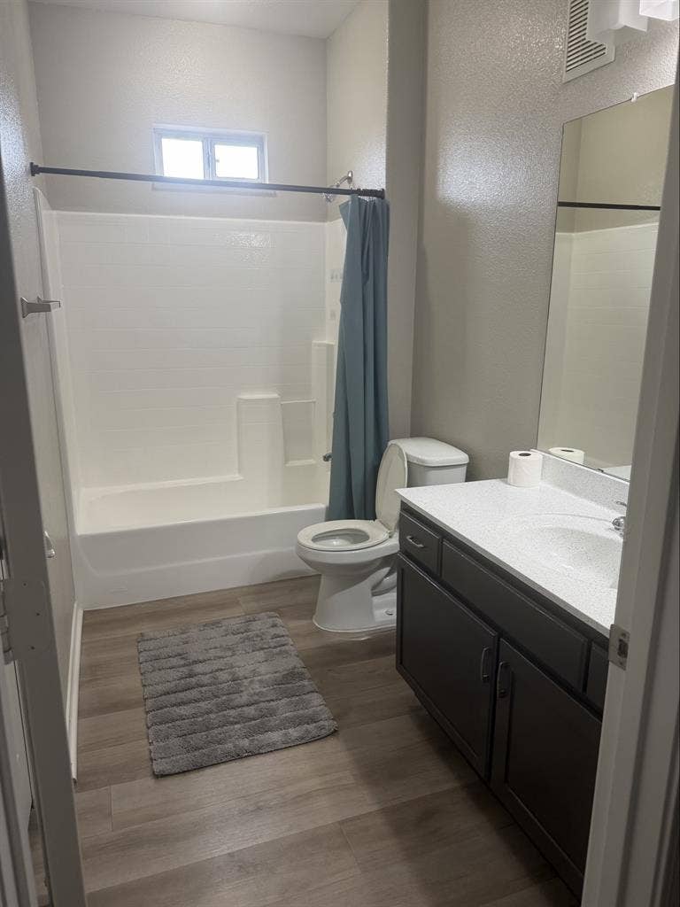 Private bed/bath near DT Gilbert