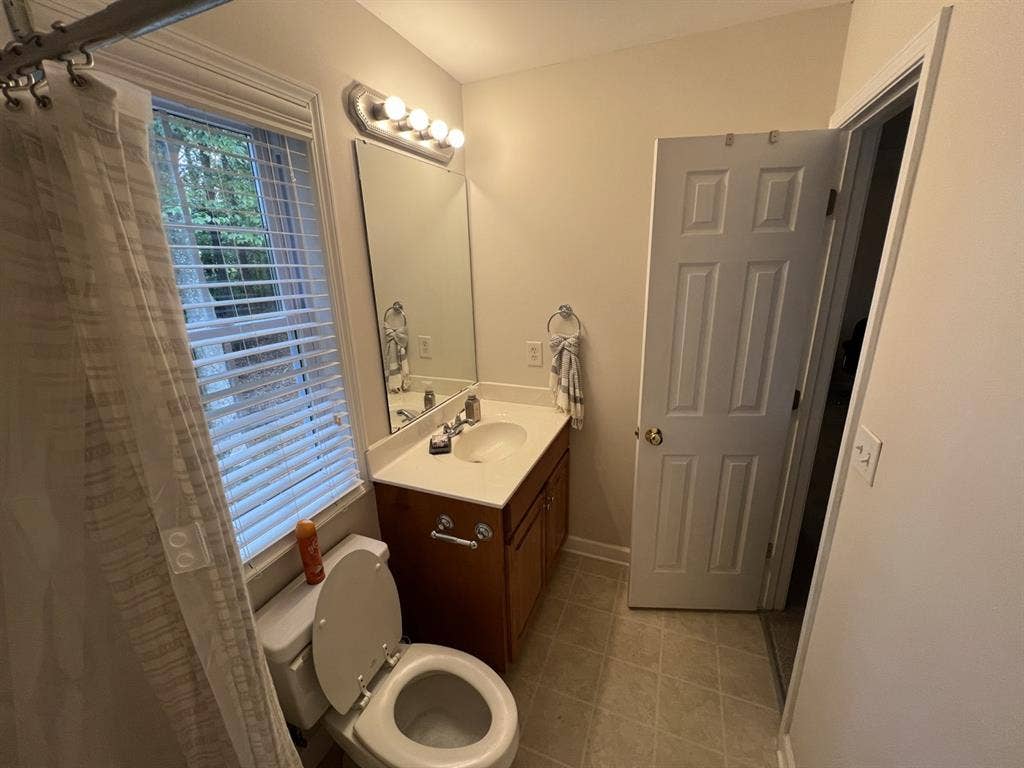 Room for rent in Lowell, NC