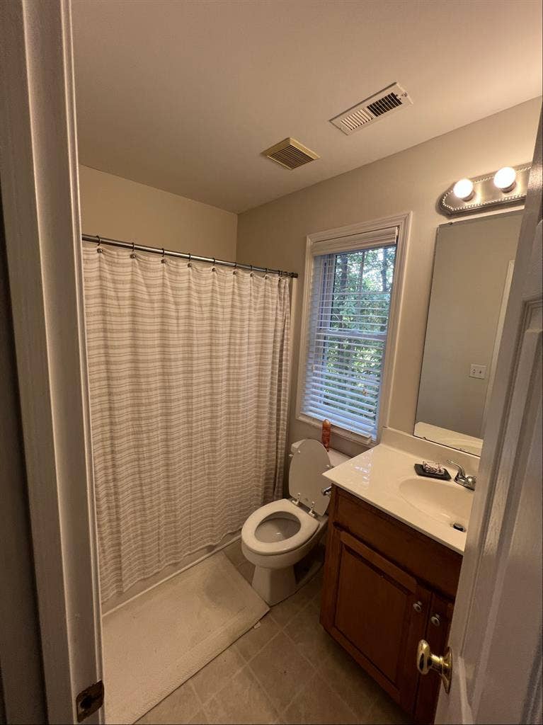 Room for rent in Lowell, NC
