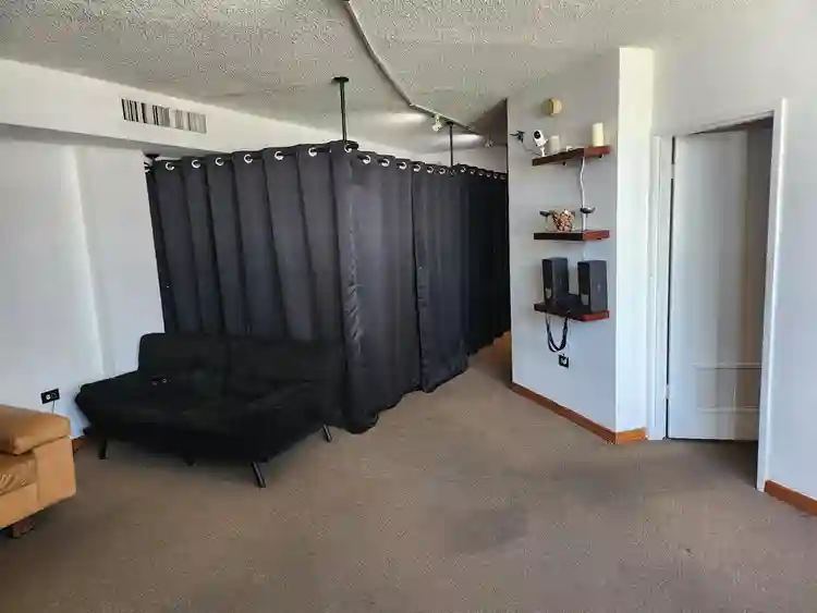 Small Room shared bathroom with Fem