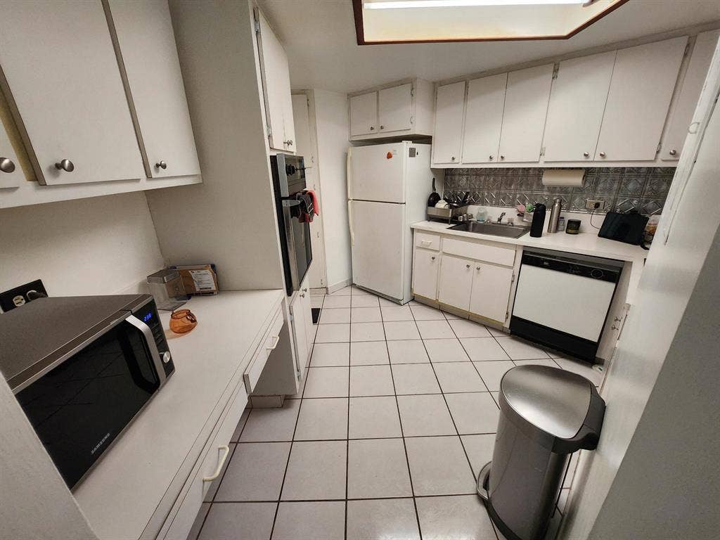 Small Room shared bathroom with Fem