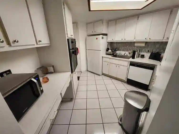 Small Room shared bathroom with Fem