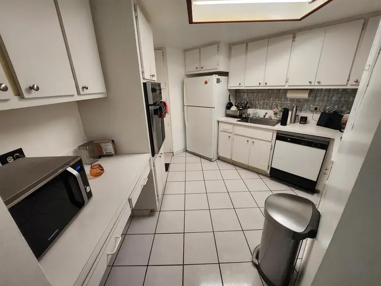 Small Room shared bathroom with Fem