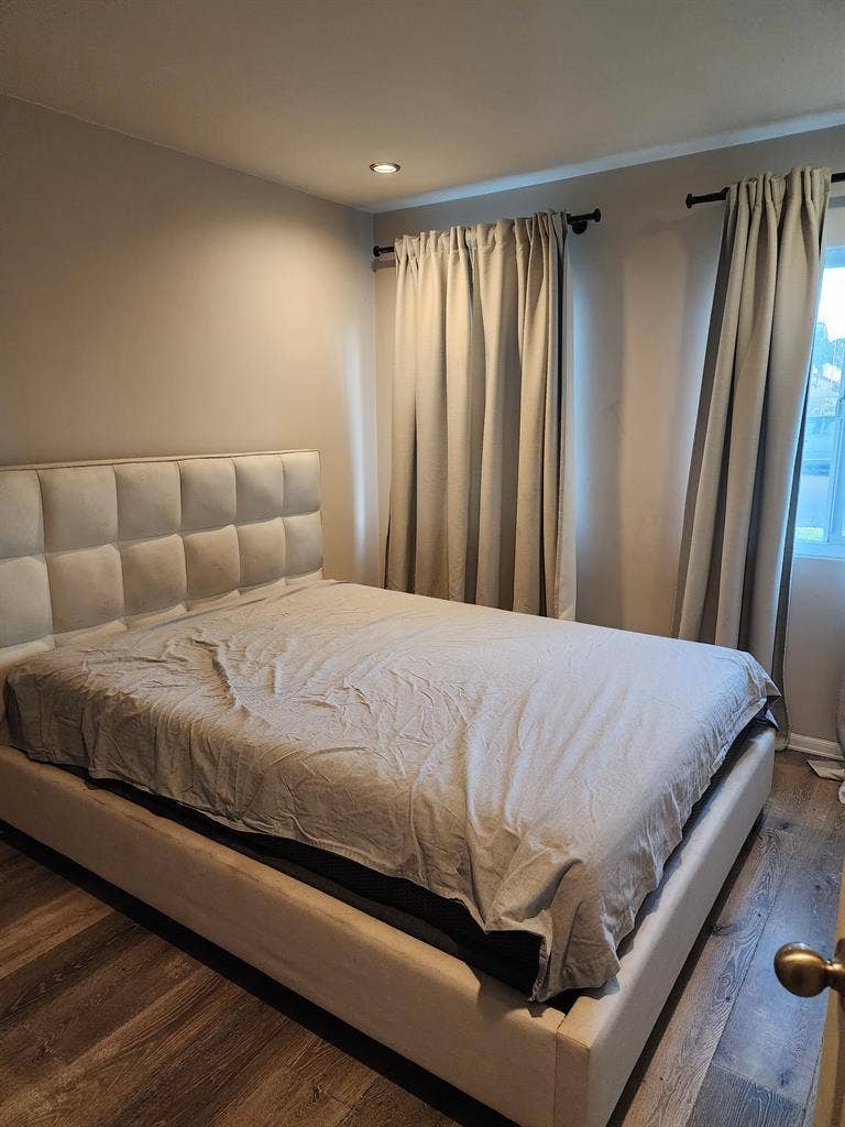 Refurbished sm room available Nov 1