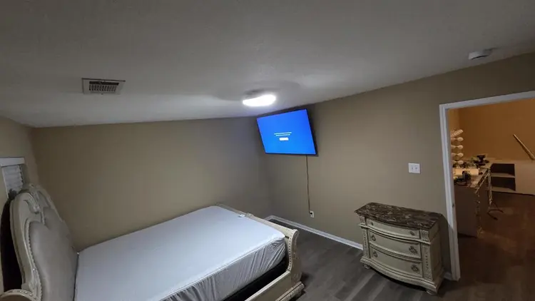 ROOMS AVAILABLE