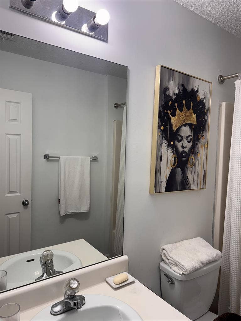 Room in safe quiet neighborhood