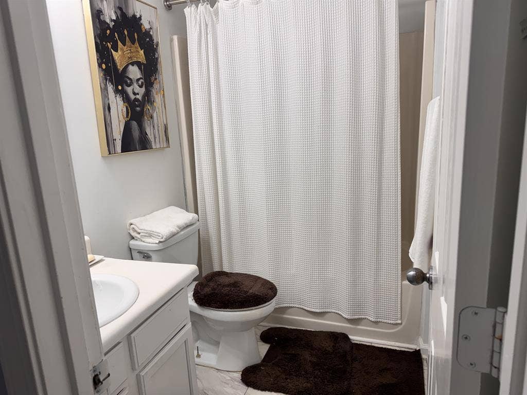 Room in safe quiet neighborhood