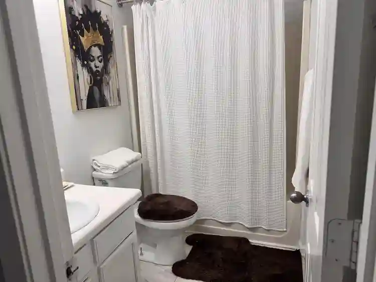 Room in safe quiet neighborhood