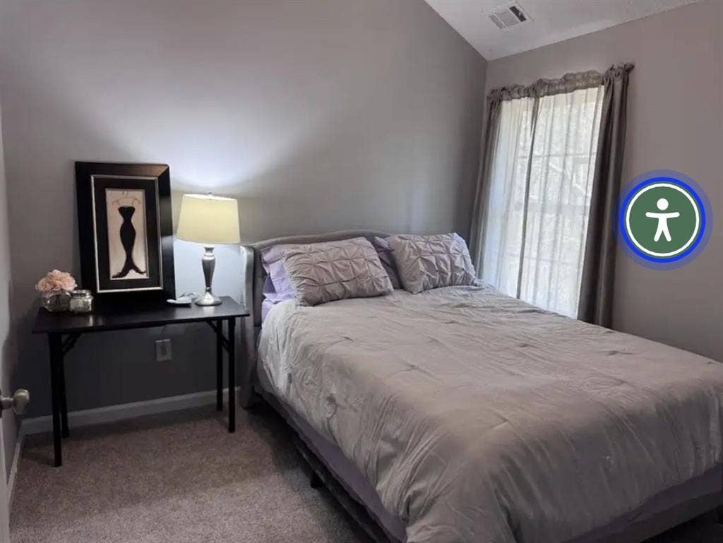 Room in safe quiet neighborhood