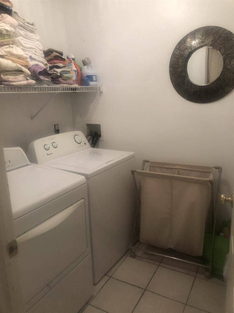 Hey 👋🏻 Furnished room for rent!