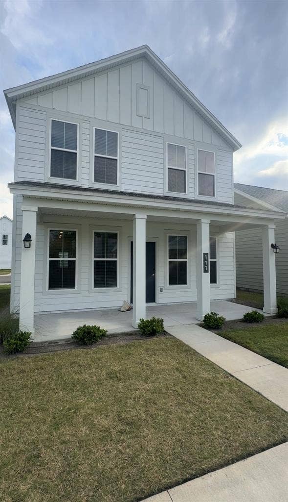 Private standalone townhome room