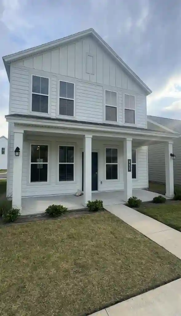 Private standalone townhome room