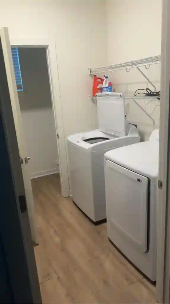 Private standalone townhome room
