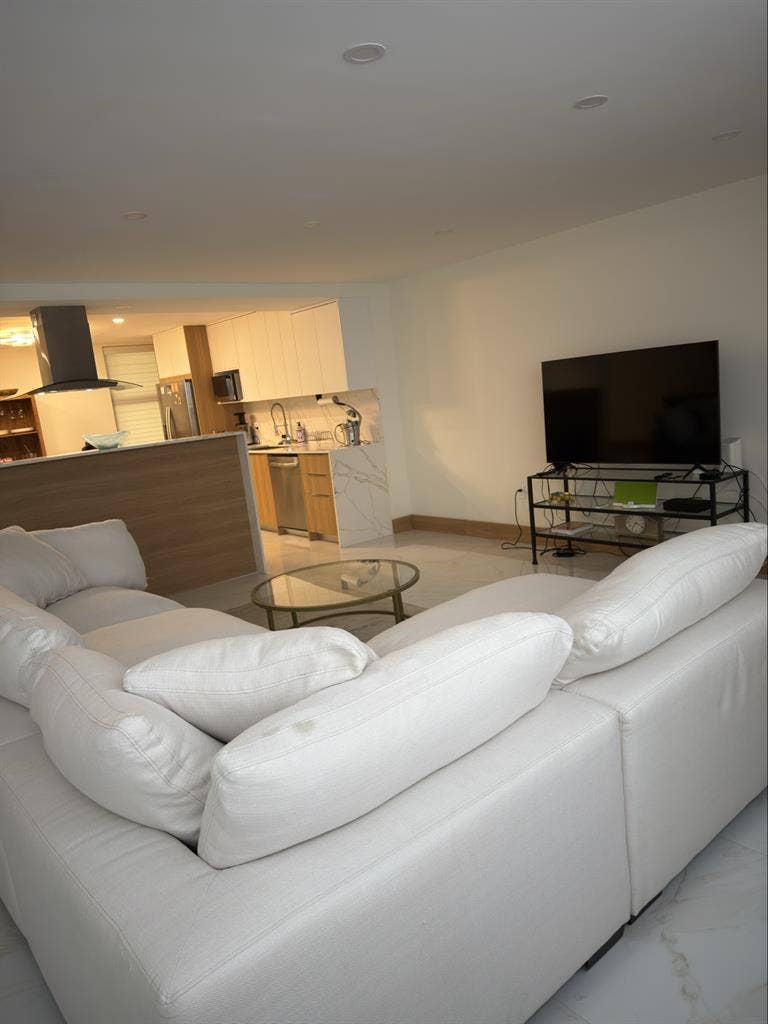 Elegant and comfy home in Aventura