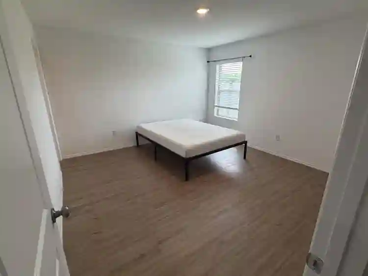Master bedroom for rent