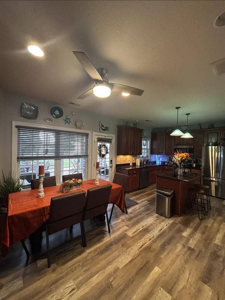 Gorgeous lakefront home Va.Beach