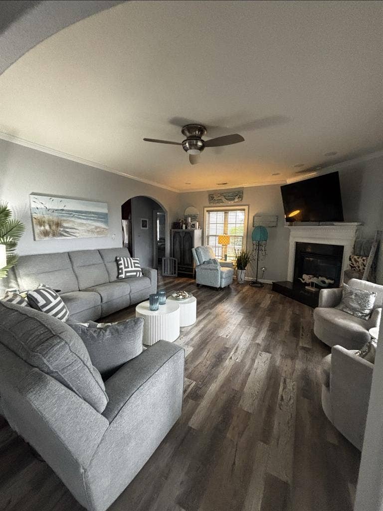 Gorgeous lakefront home Va.Beach