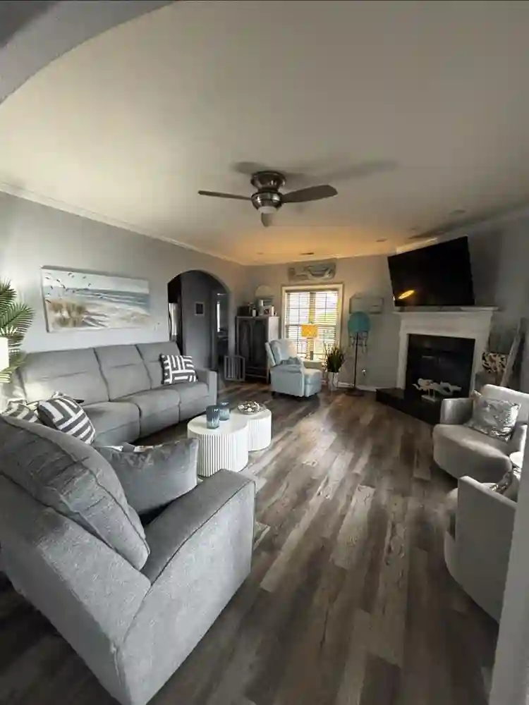 Gorgeous lakefront home Va.Beach