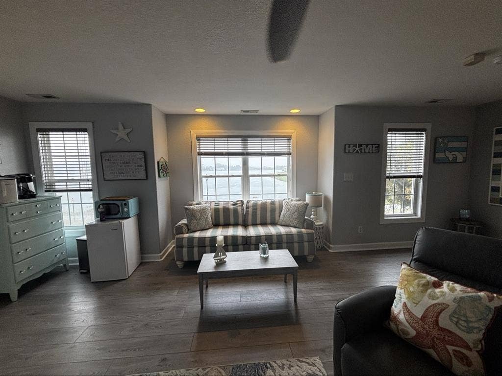 Gorgeous lakefront home Va.Beach