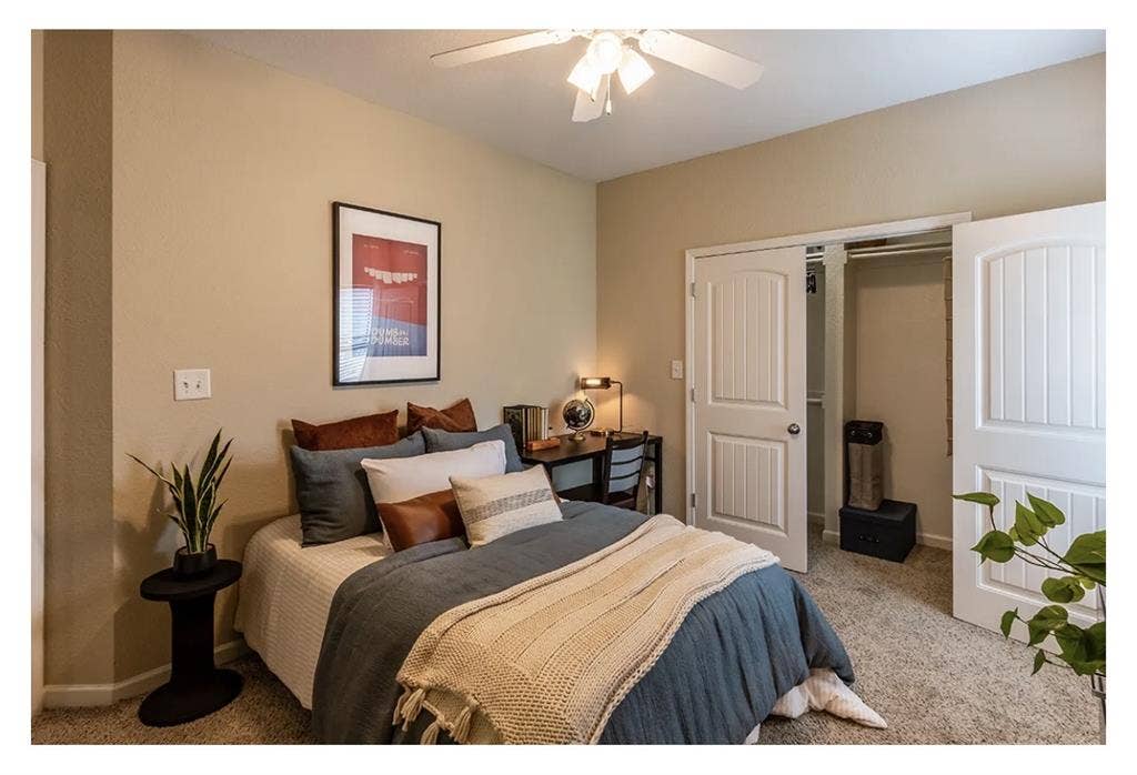 ROOMS AVAILABLE ASAP