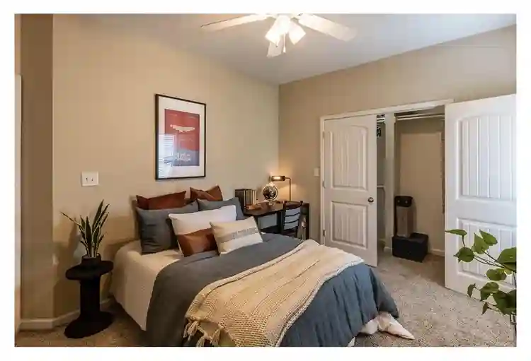 ROOMS AVAILABLE ASAP