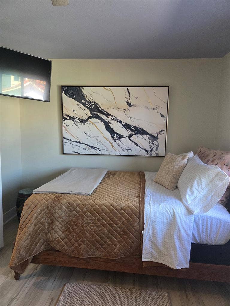 BEAUTIFUL FURNISHED ROOM 4 RENT