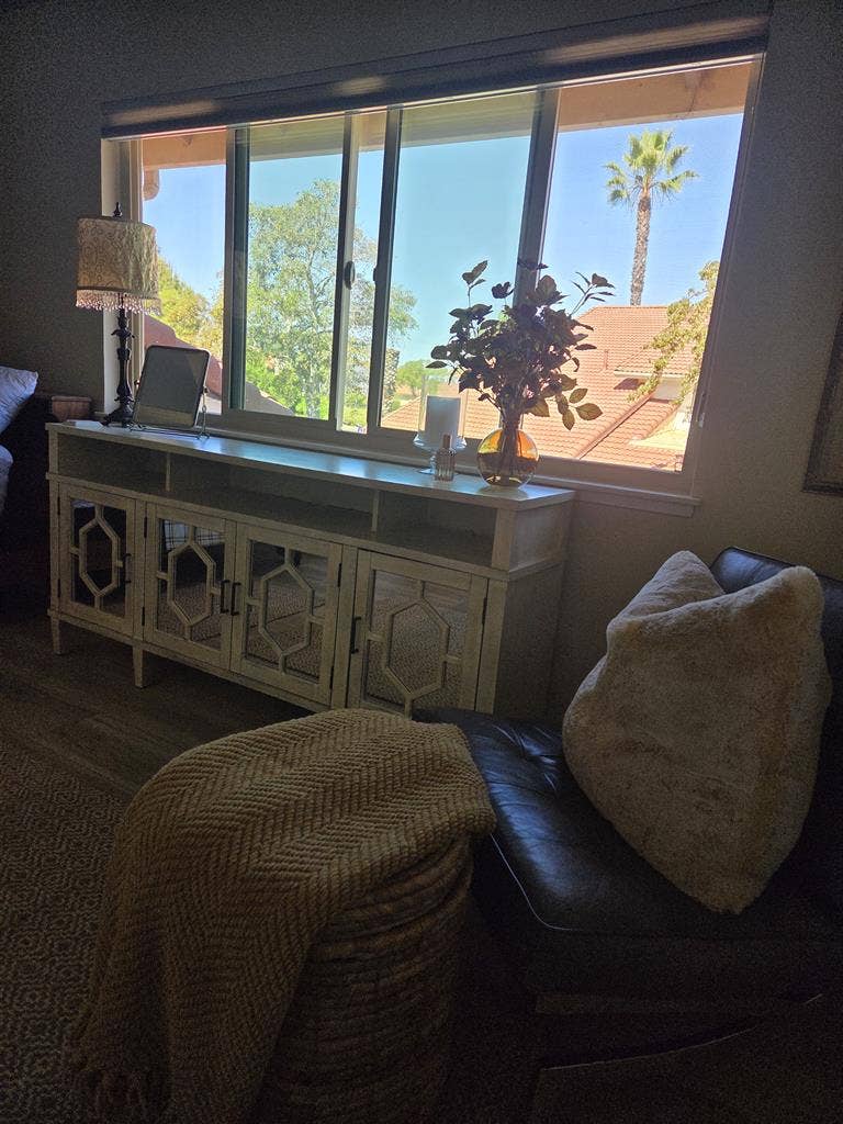 BEAUTIFUL FURNISHED ROOM 4 RENT