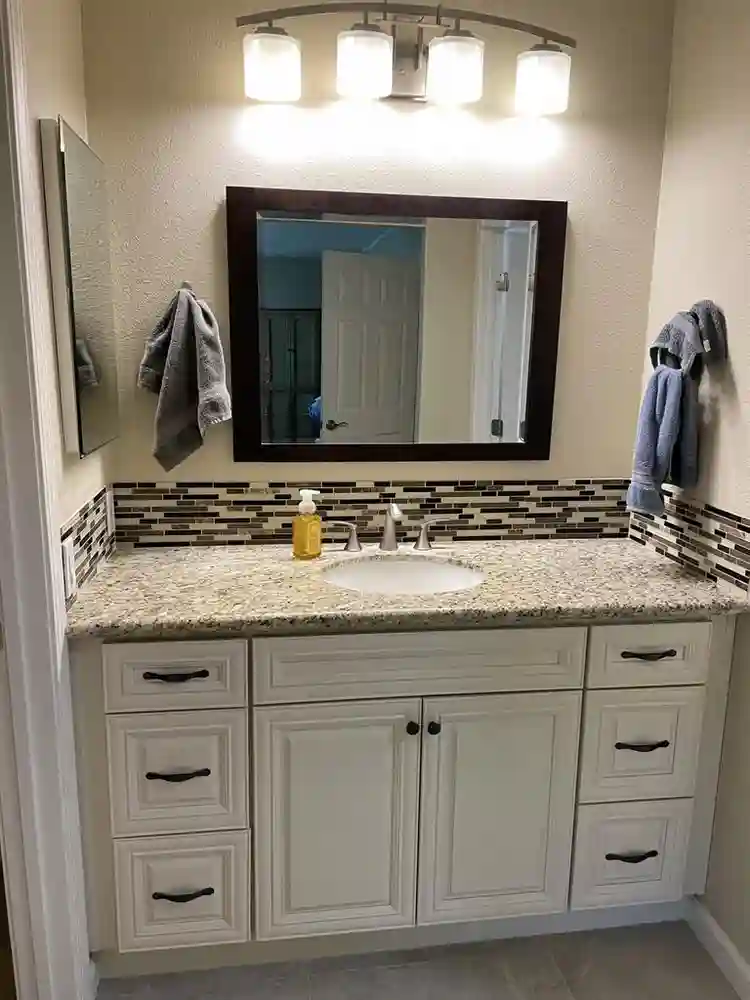 Primary bed & bath! Utilities incl.