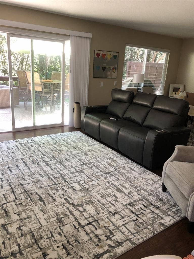 Primary bed & bath! Utilities incl.
