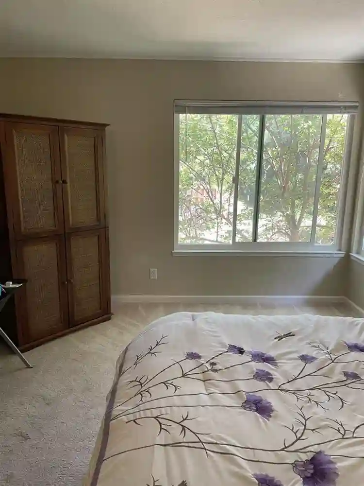 Primary bed & bath! Utilities incl.