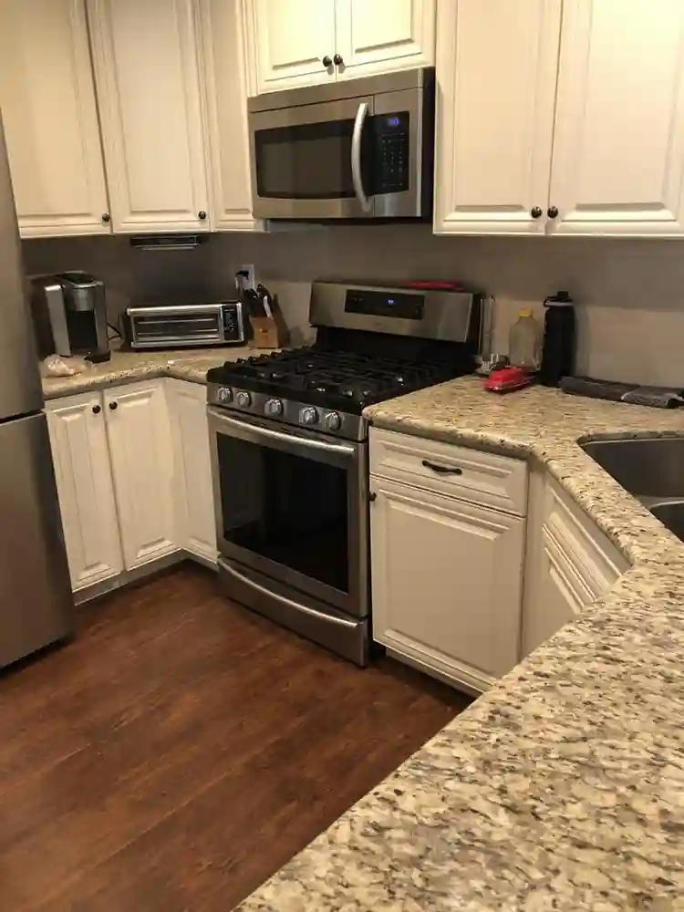 Primary bed & bath! Utilities incl.