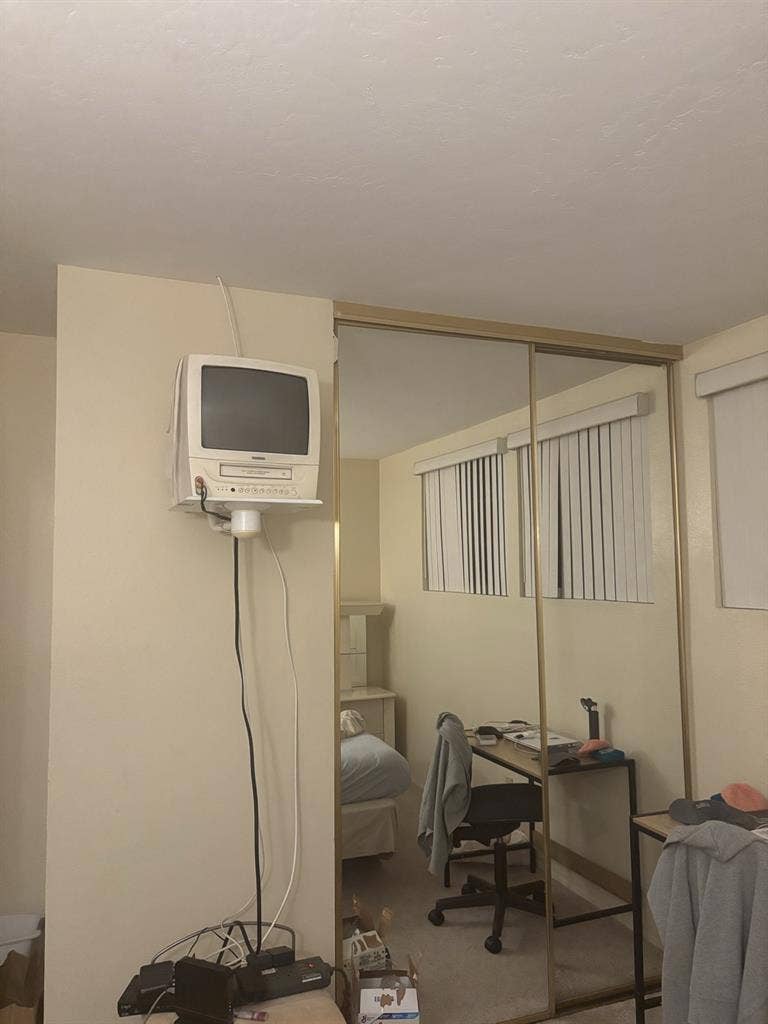 Furnished Bedroom for rent upstairs