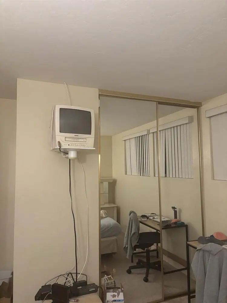 Furnished Bedroom for rent upstairs