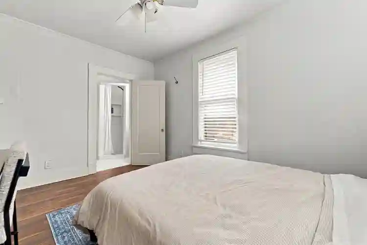 Quiet House Close to Hospitals