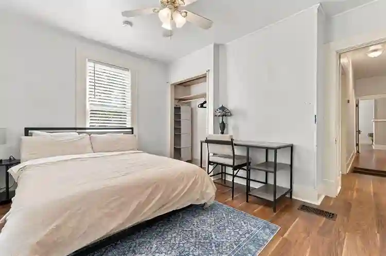 Quiet House Close to Hospitals