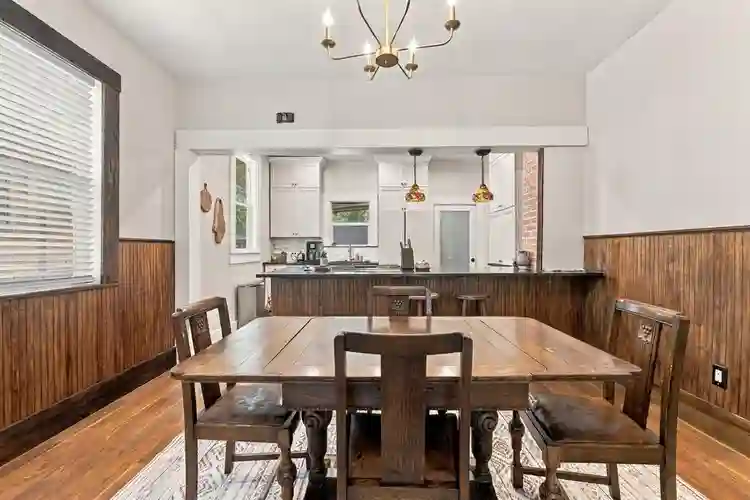 Quiet House Close to Hospitals