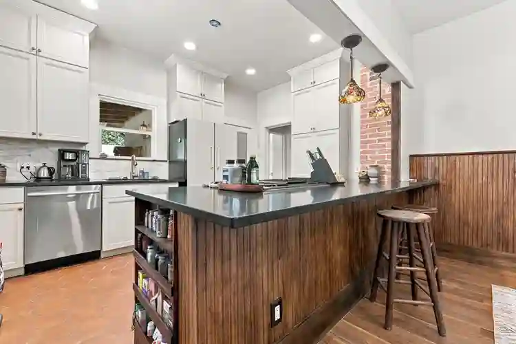 Quiet House Close to Hospitals