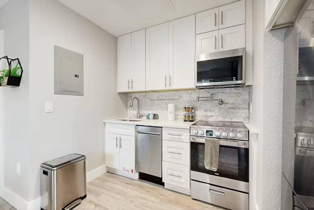 Charming Home! Equipped Kitchen