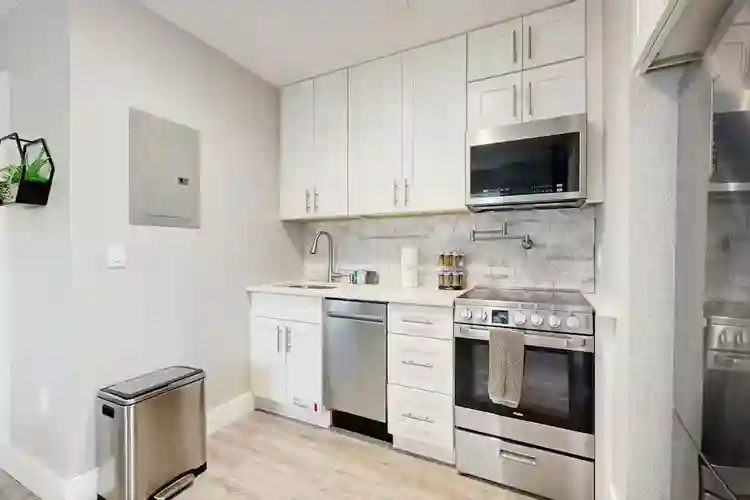 Charming Home! Equipped Kitchen