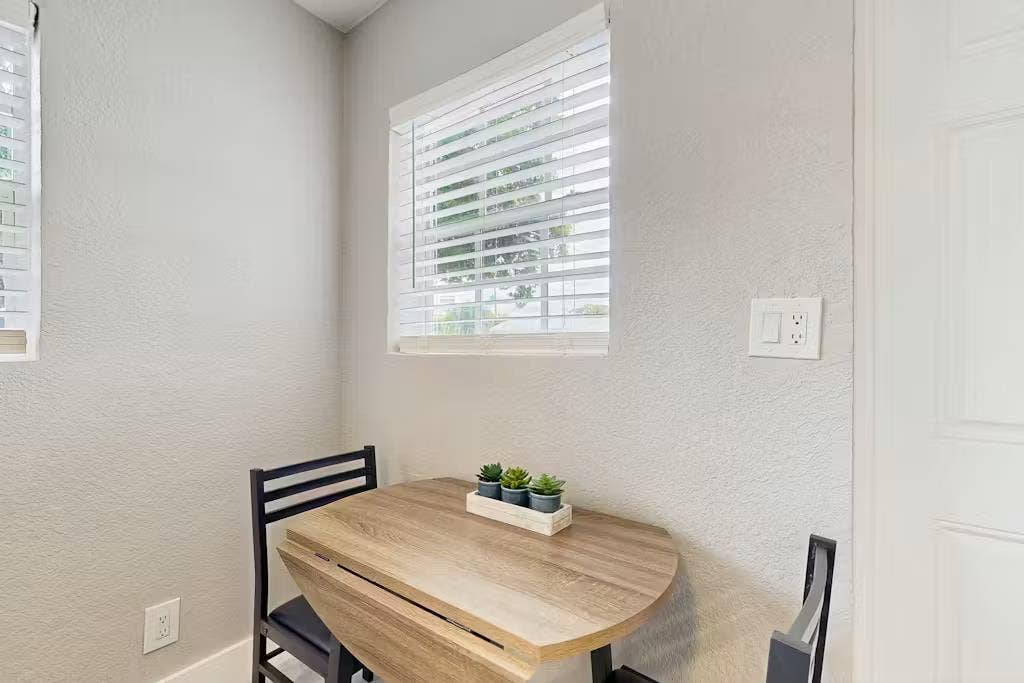 Charming Home! Equipped Kitchen