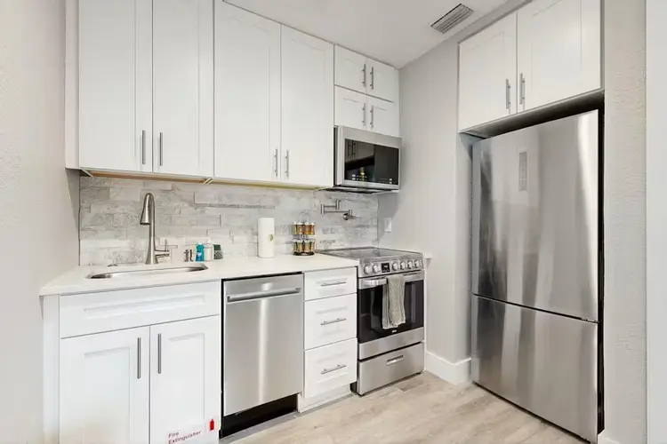 Charming Home! Equipped Kitchen