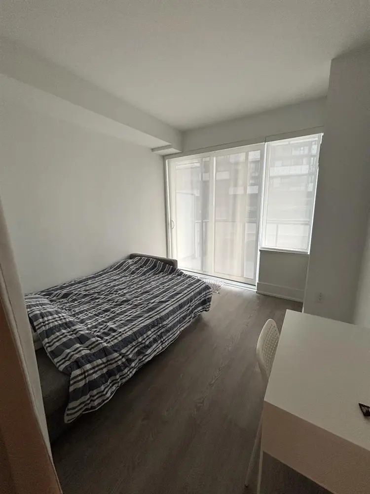 Looking for roommate at the Well