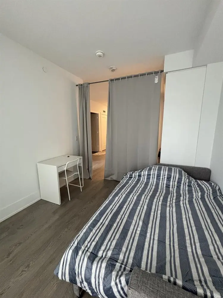 Looking for roommate at the Well
